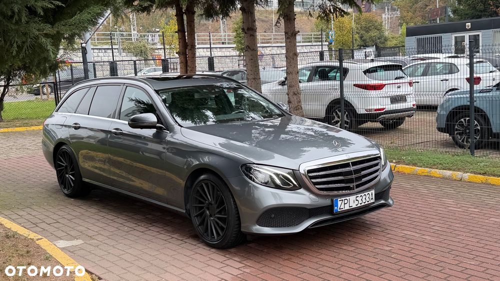 Mercedes-Benz Klasa E 200 CGI BlueEFFICIENCY Automatik Avantgarde - 12
