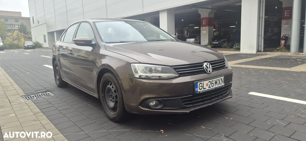 Volkswagen Jetta - 4
