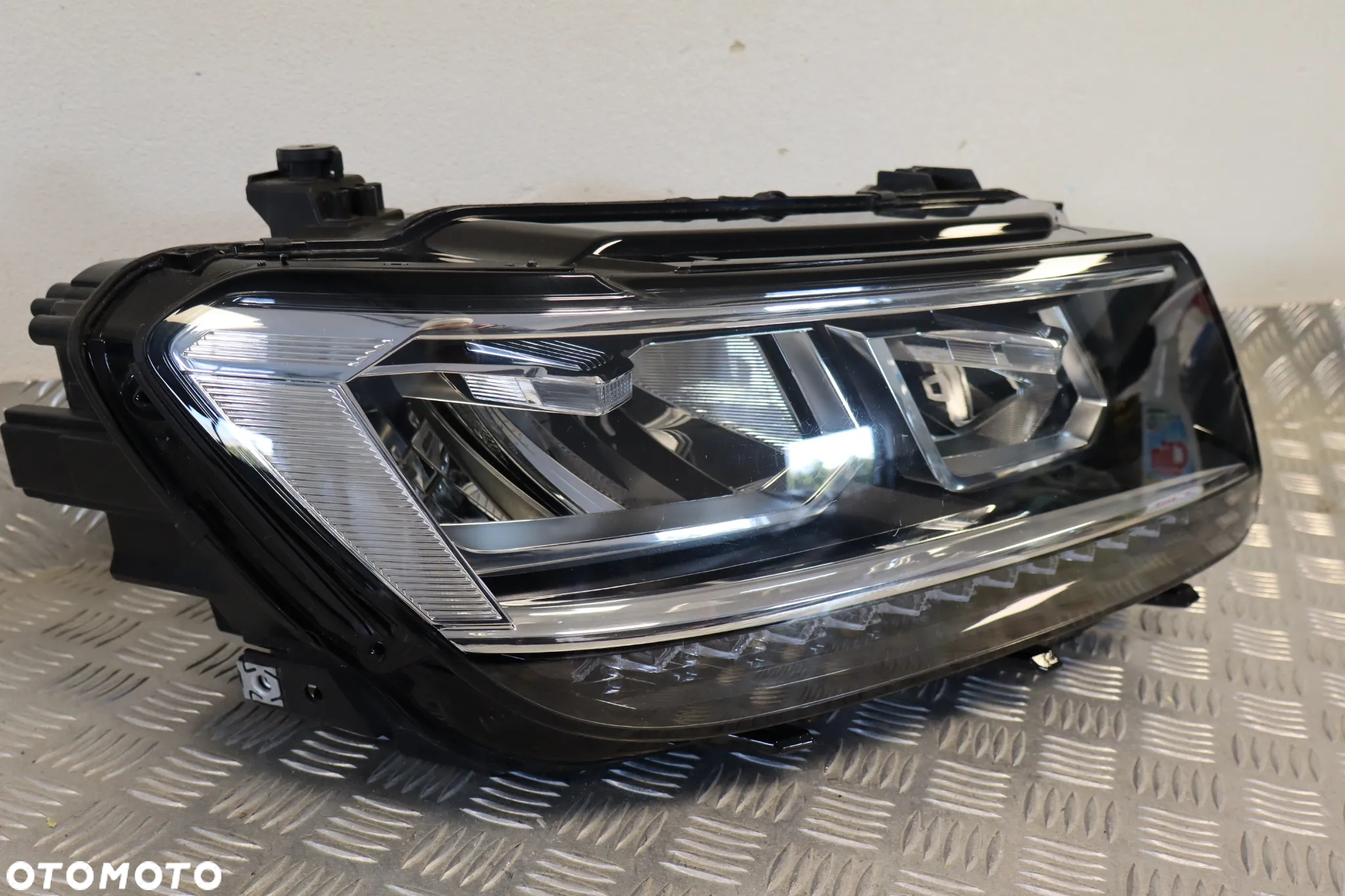 LAMPA PRZÓD PRZEDNIA PRAWA VW TIGUAN FULL LED 5NB941036B 2015-2020 - 2