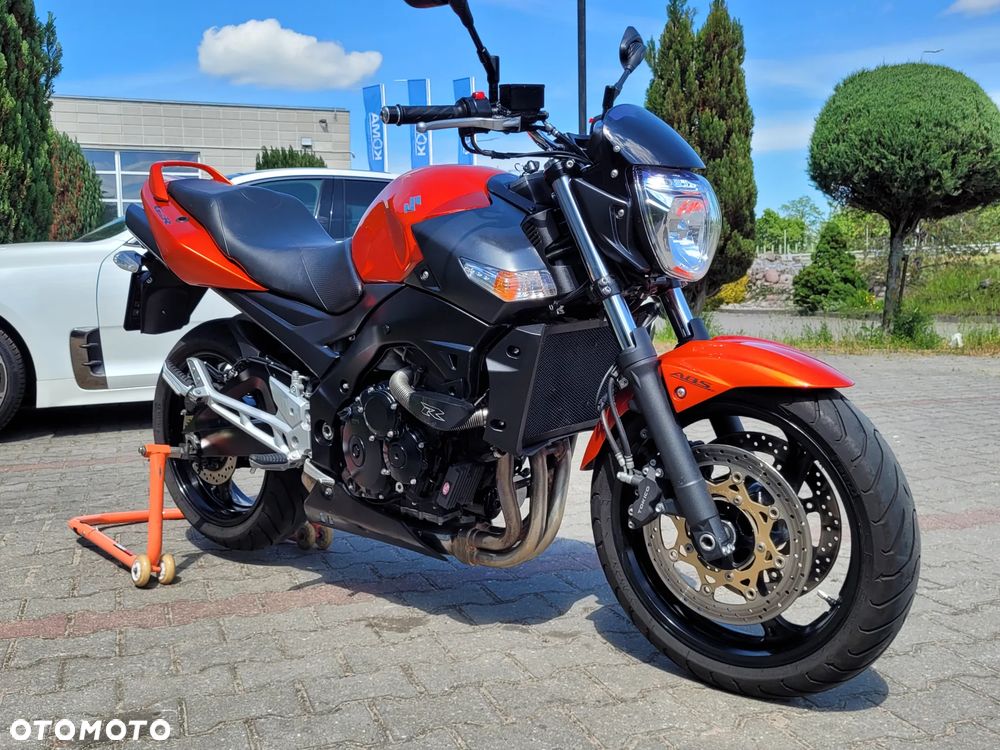 Suzuki GSR - 7