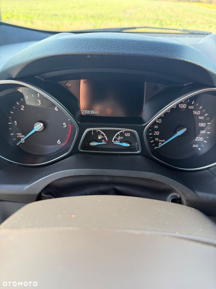 Ford Kuga - 10