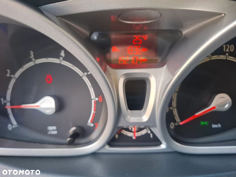 Ford Fiesta 1.25 Ghia - 11