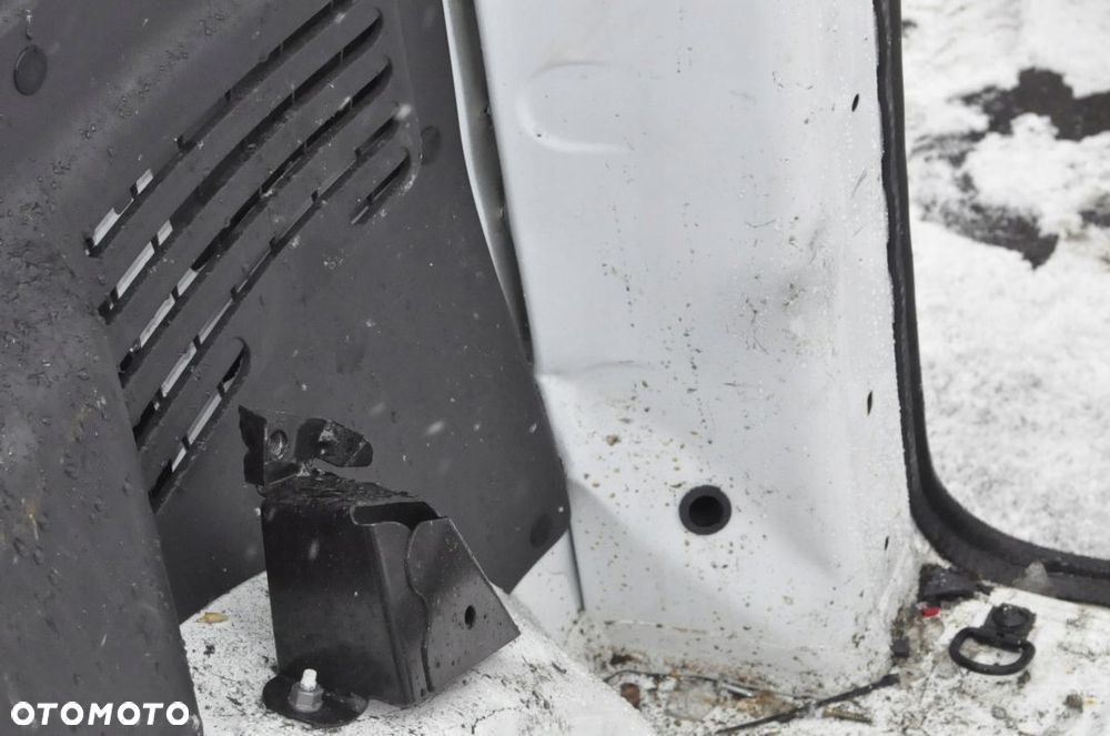 MERCEDES CITAN W415 PAS BŁOTNIK CAŁY TYŁ DUPA - 16