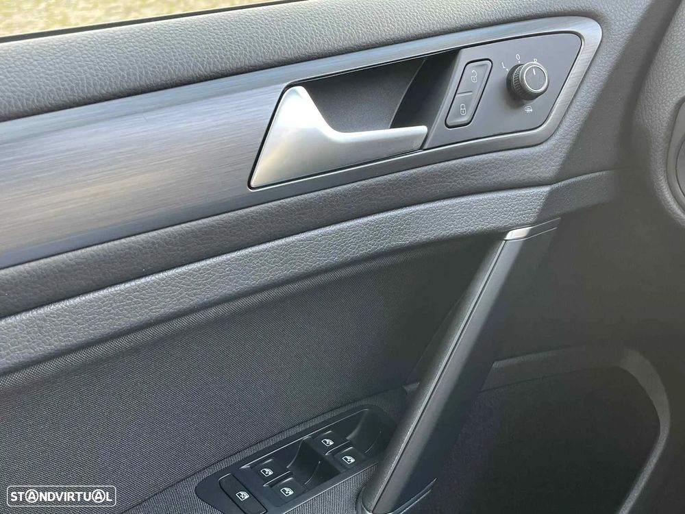 VW Golf 1.0 TSI Confortline DSG - 17