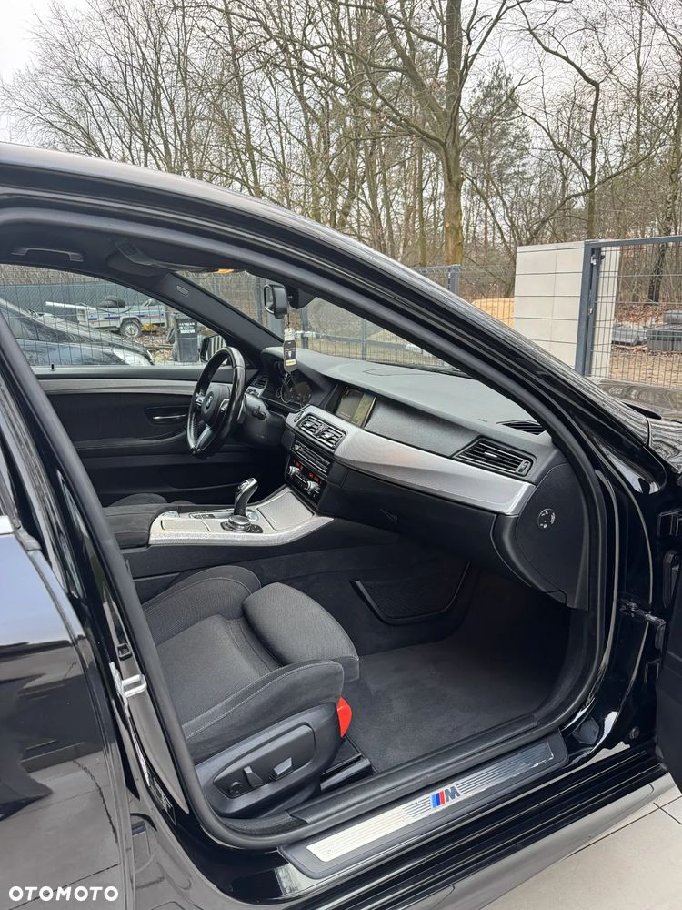 BMW Seria 5 525d xDrive - 10