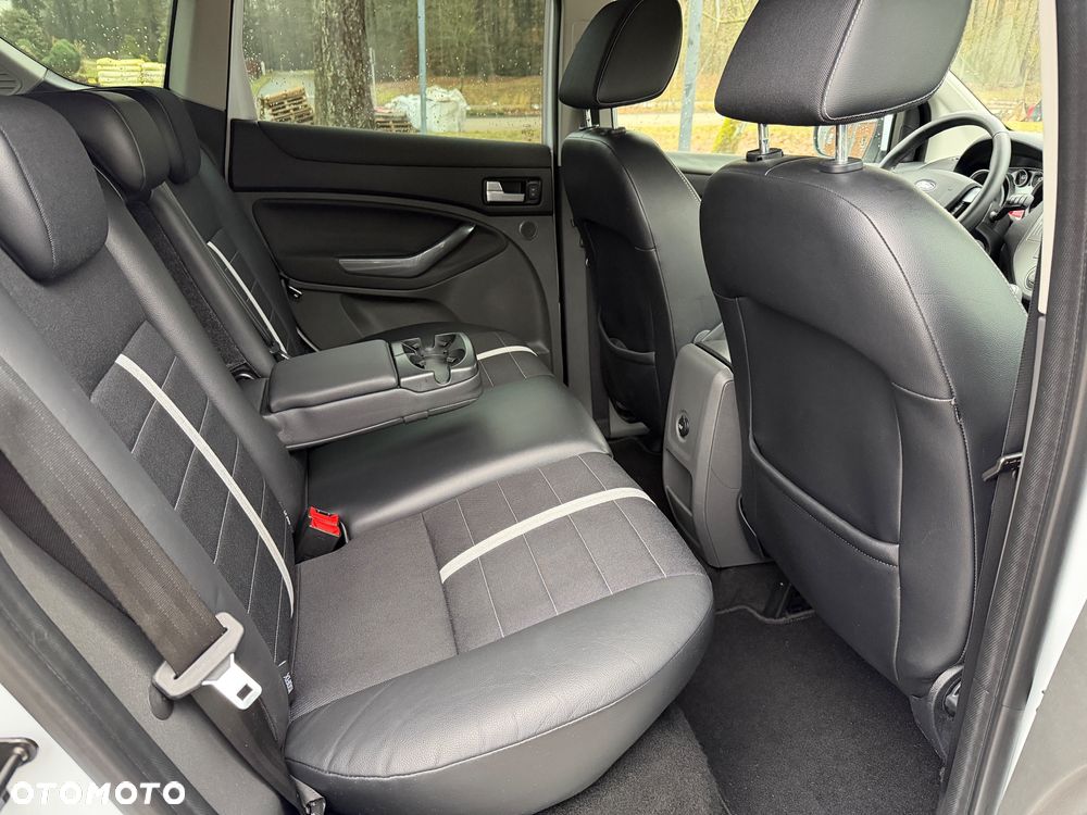 Ford Kuga 2.0 TDCi 2x4 Titanium - 31