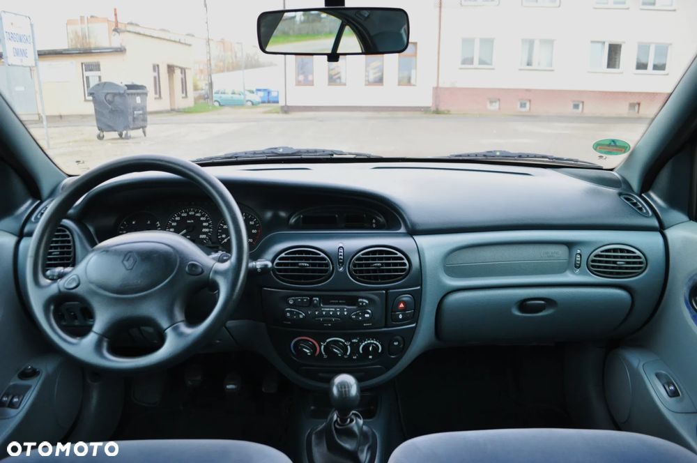 Renault Megane 1.6 RN - 13