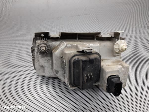 Otica / Farol Dto Volkswagen Polo (6N1) - 4