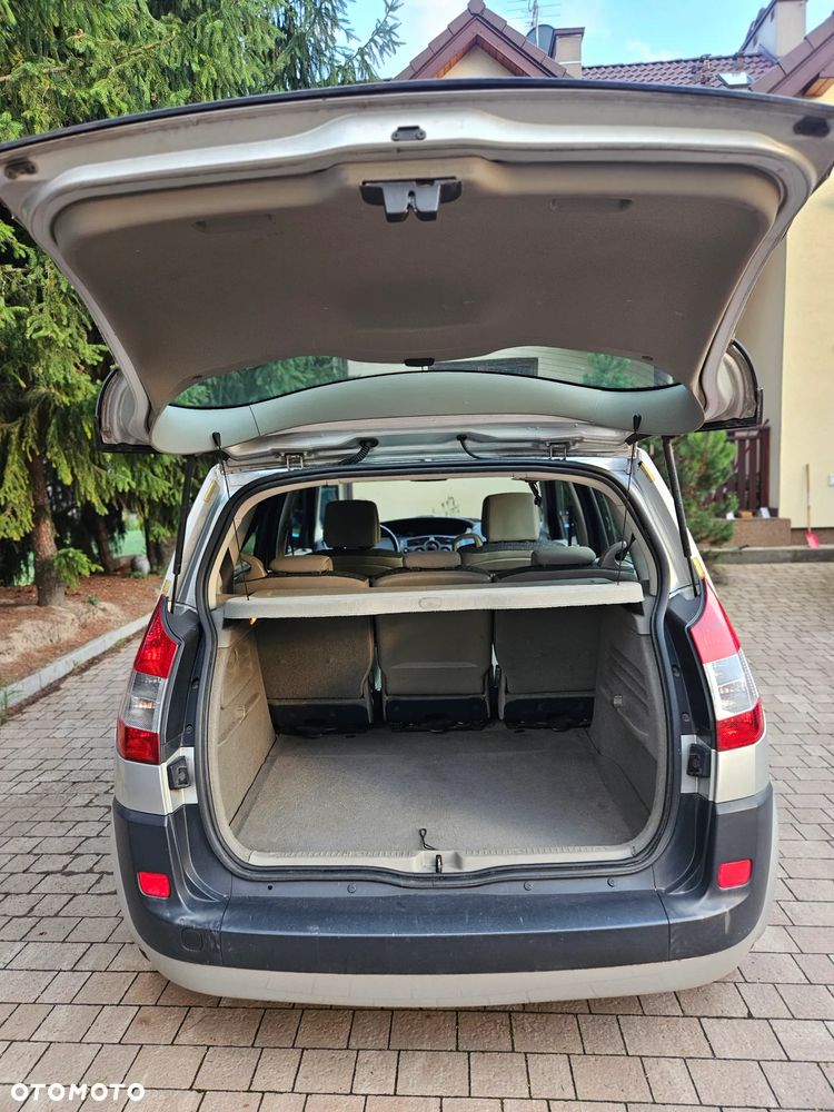 Renault Scenic 1.6 16V Emotion - 8