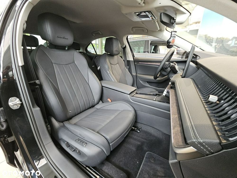 Skoda Superb 2.0 TDI SCR 4x4 L&K DSG - 11