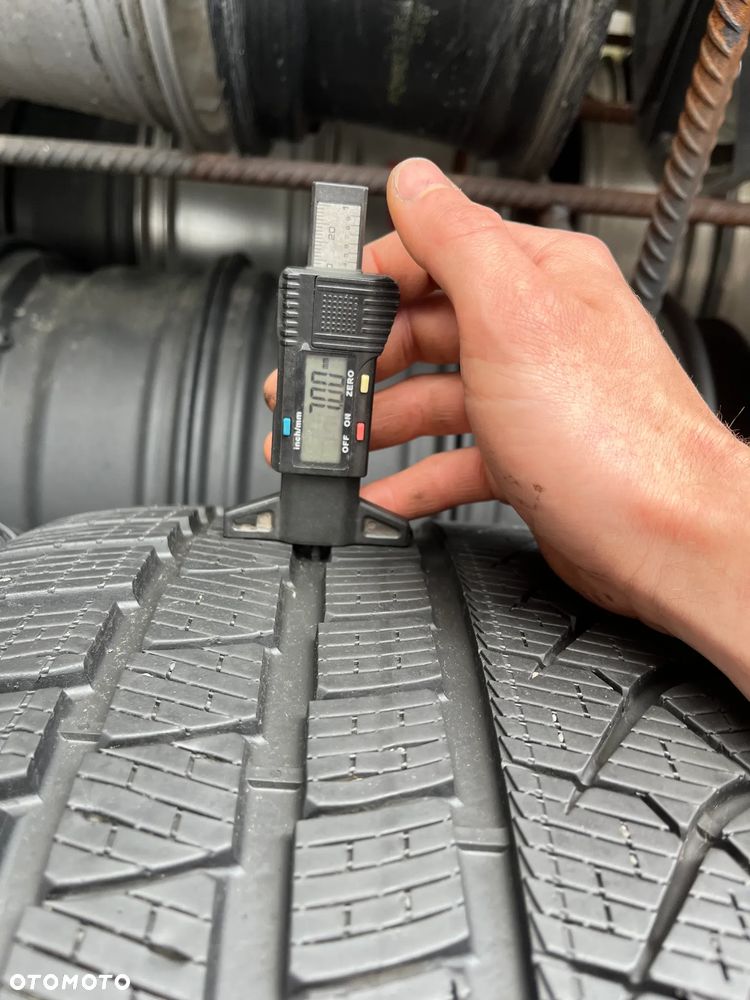 Pirelli P Zero Winter 285 40 20 108 V XL 4szt. Zima - 5