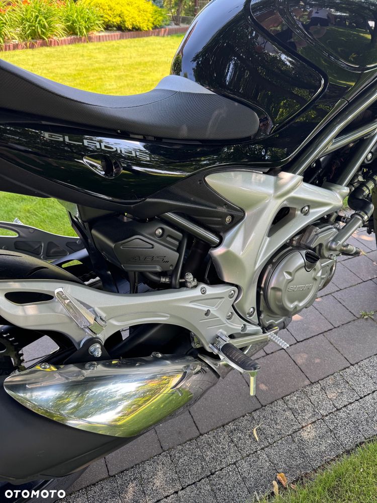 Suzuki Gladius - 6