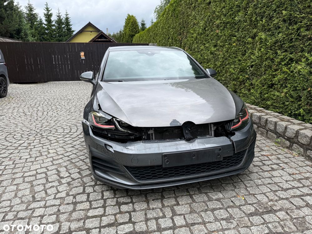 Volkswagen Golf - 34
