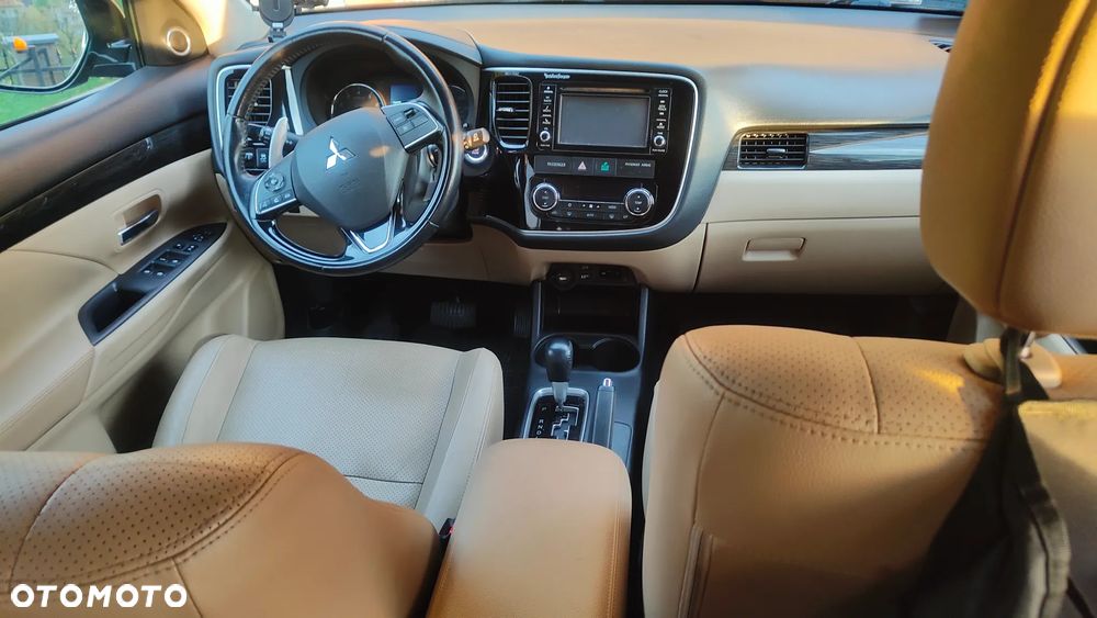 Mitsubishi Outlander - 8