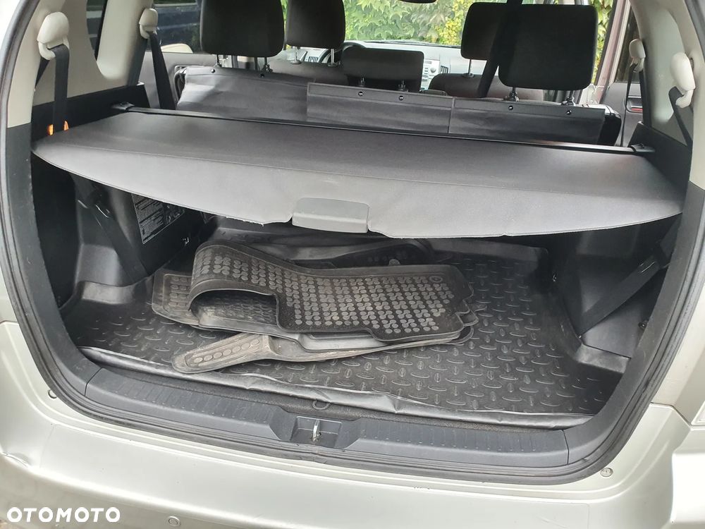 Toyota Corolla Verso 1.8 Sol 7os - 17