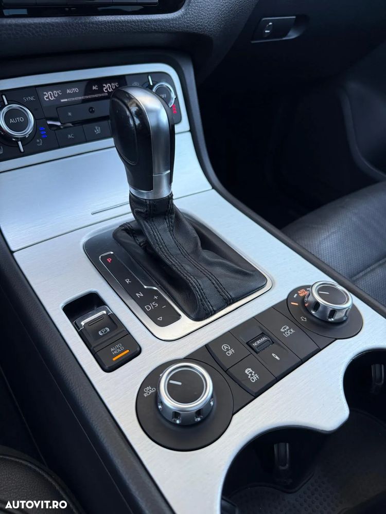 Volkswagen Touareg 3.0 V6 TDI BMT - 11