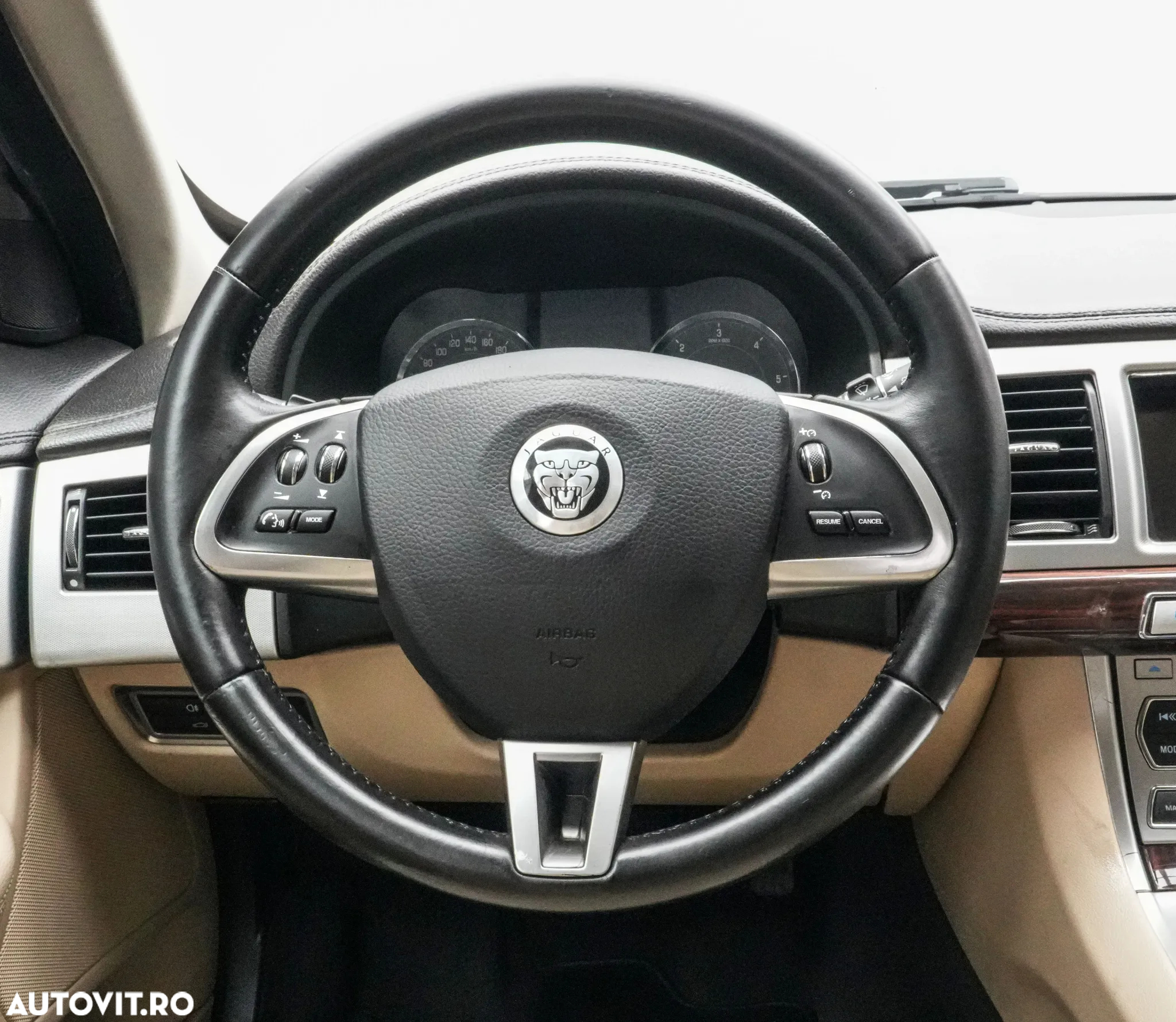 Jaguar XF 2.2D Premium Luxury - 17