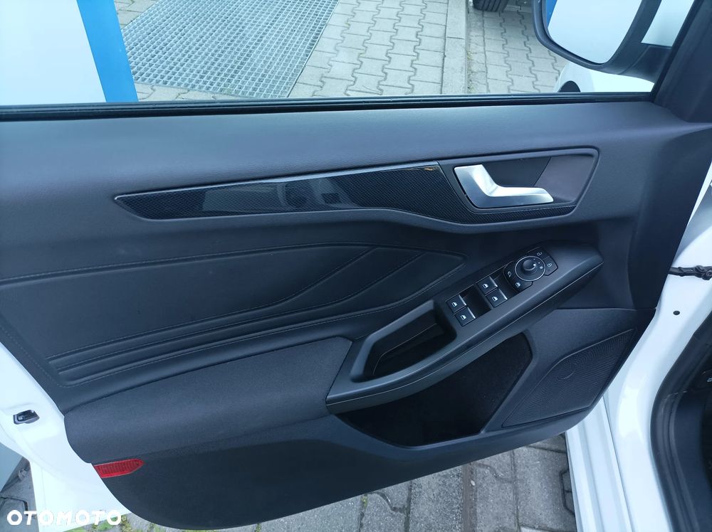 Ford Focus 1.0 EcoBoost mHEV ST-Line X - 14