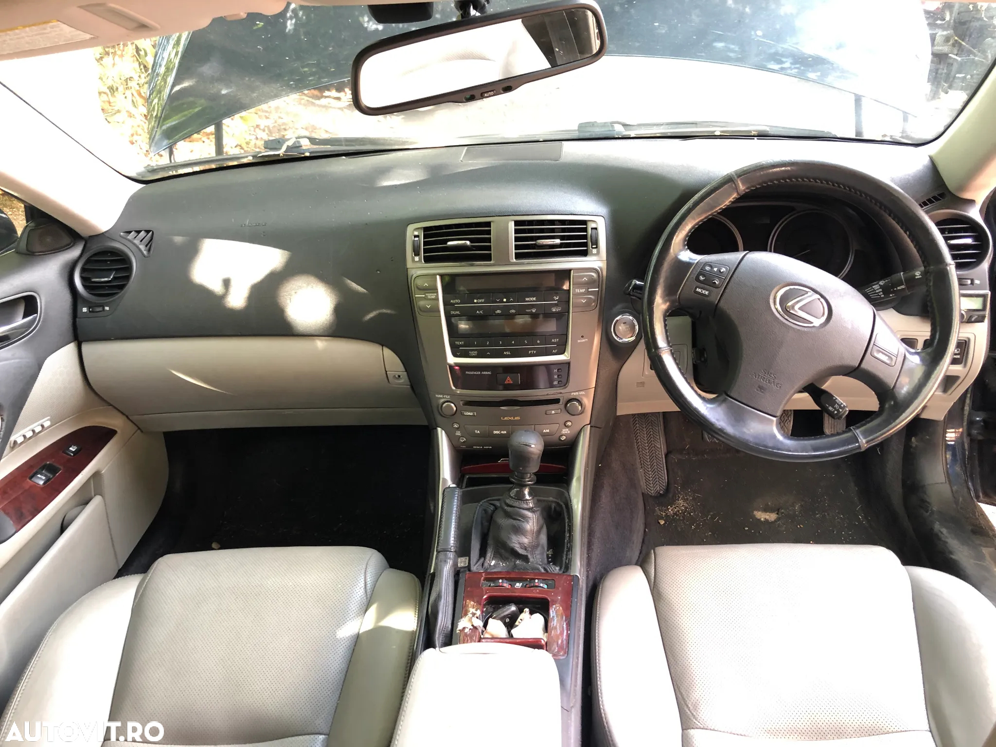 Dezmembrez Lexus IS 220D - 15