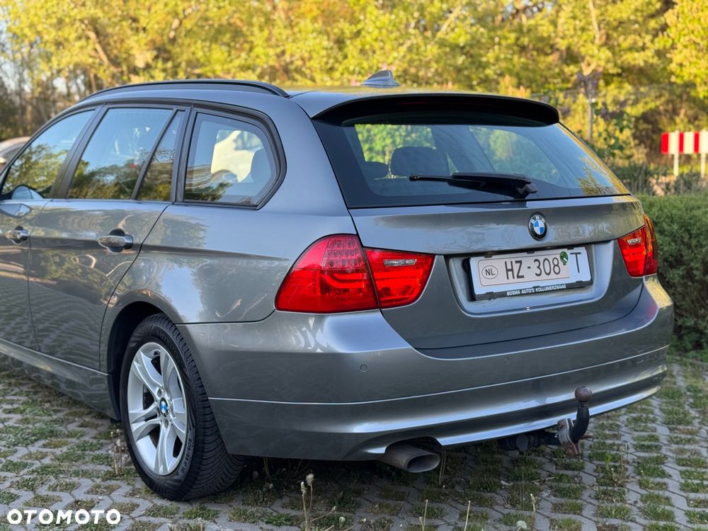 BMW Seria 3 318d DPF Edition Sport - 17