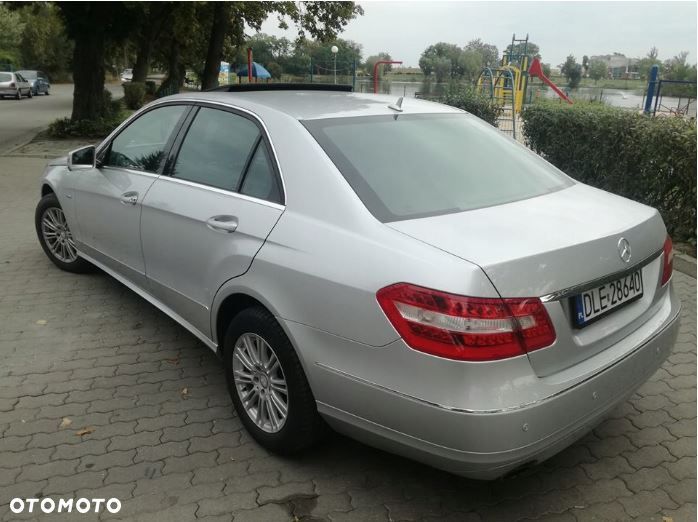 Mercedes-Benz Klasa E 200 CGI BlueEFFICIENCY Automatik Elegance - 2