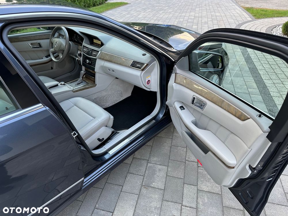 Mercedes-Benz Klasa E 250 T CDI 7G-TRONIC Elegance - 19