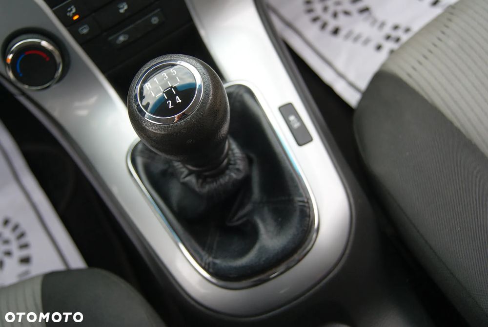 Chevrolet Cruze 1.6 LS - 25