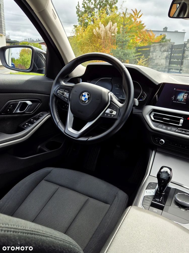 BMW Seria 3 320i Advantage - 16
