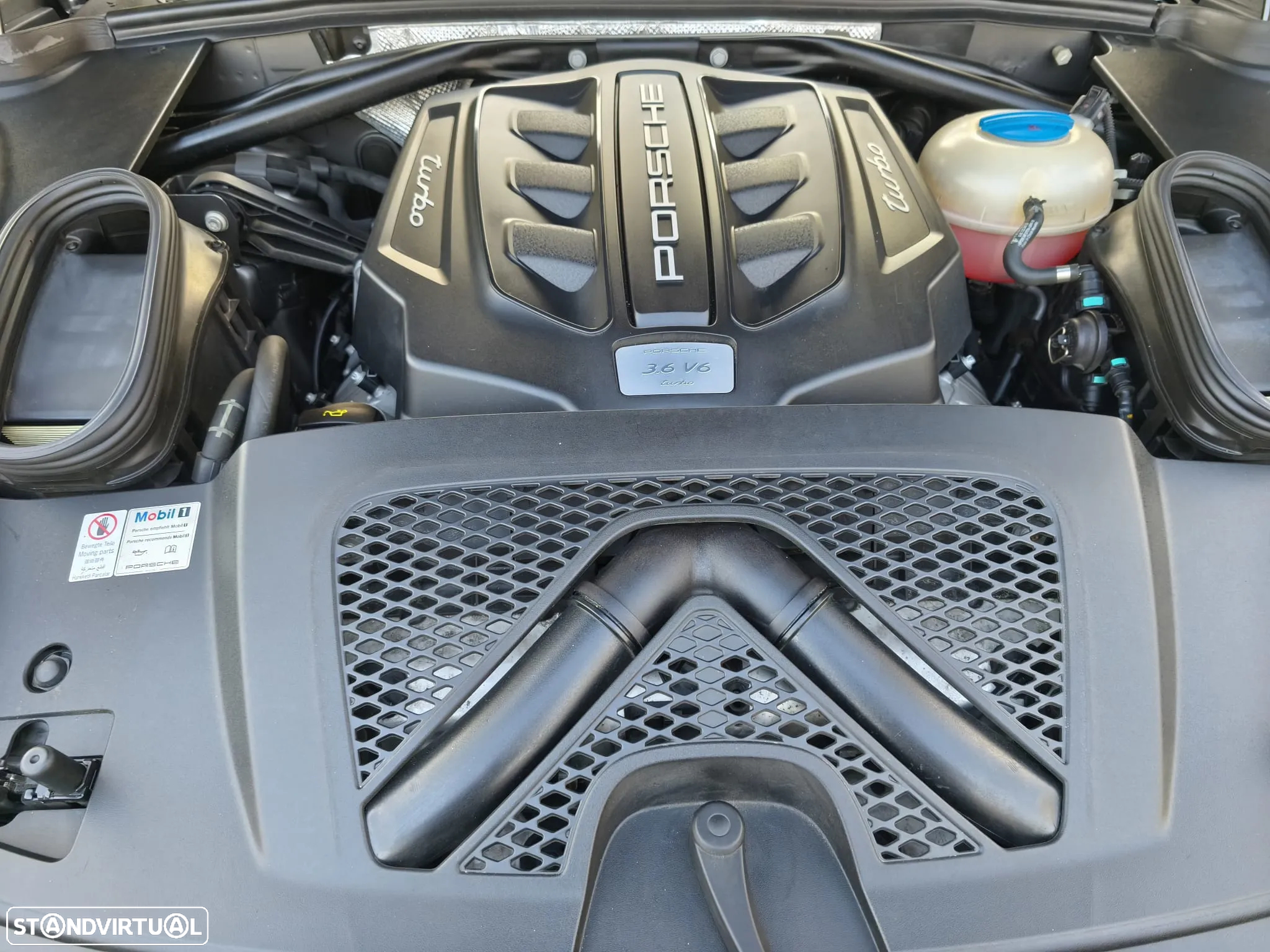 Porsche Macan Turbo - 16