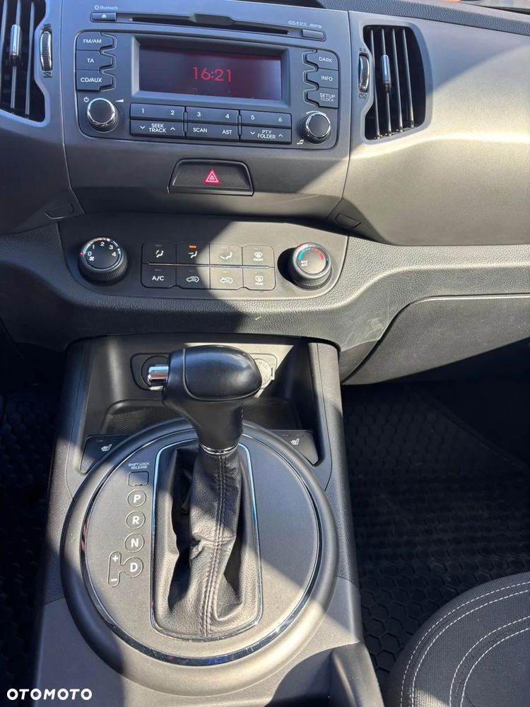 Kia Sportage 2.0 L - 7