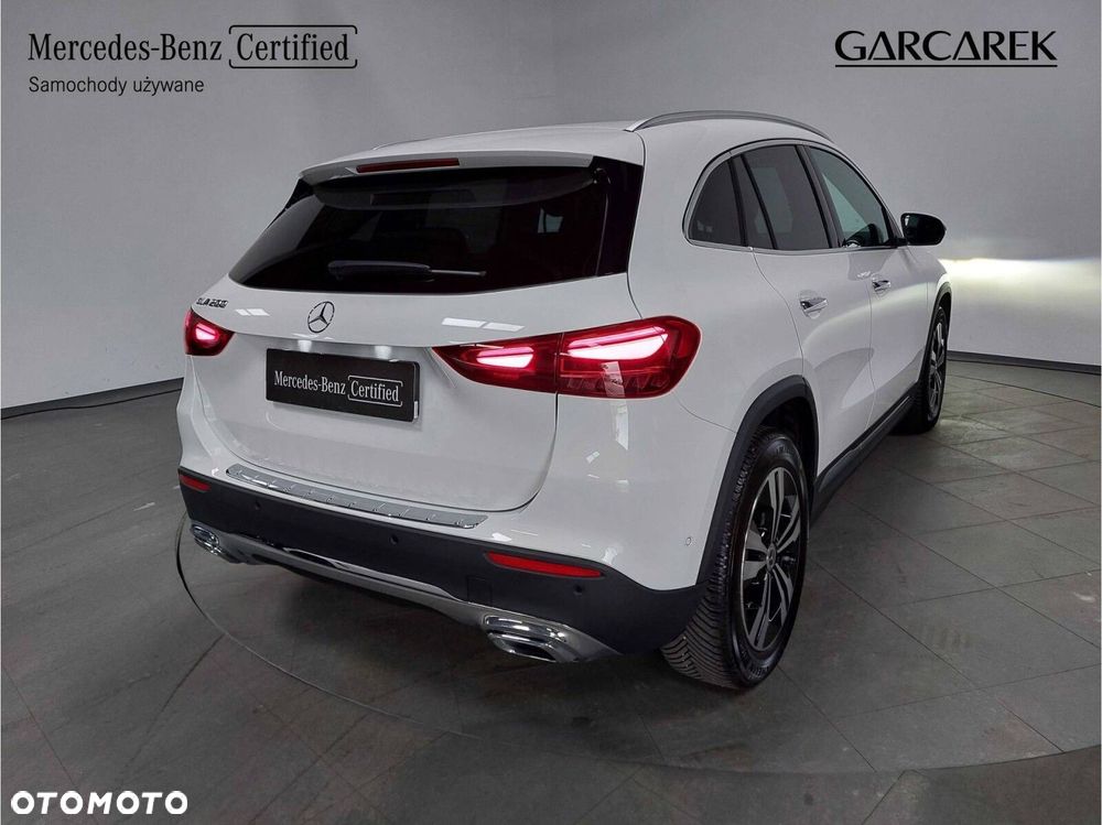 Mercedes-Benz GLA 200 Progressive - 4