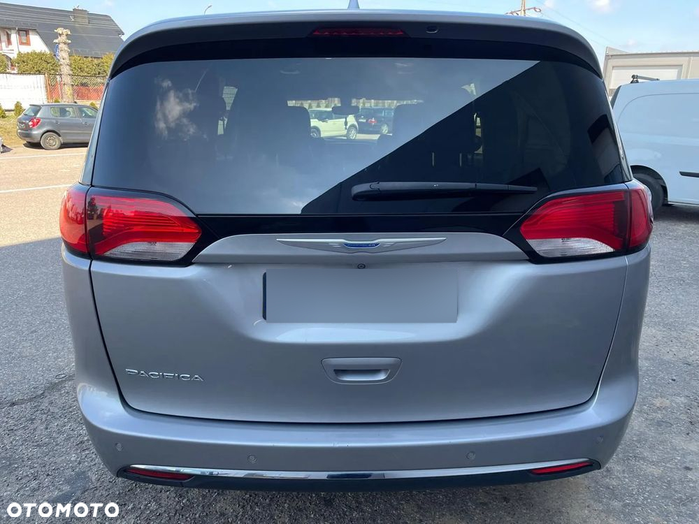 Chrysler Pacifica - 4