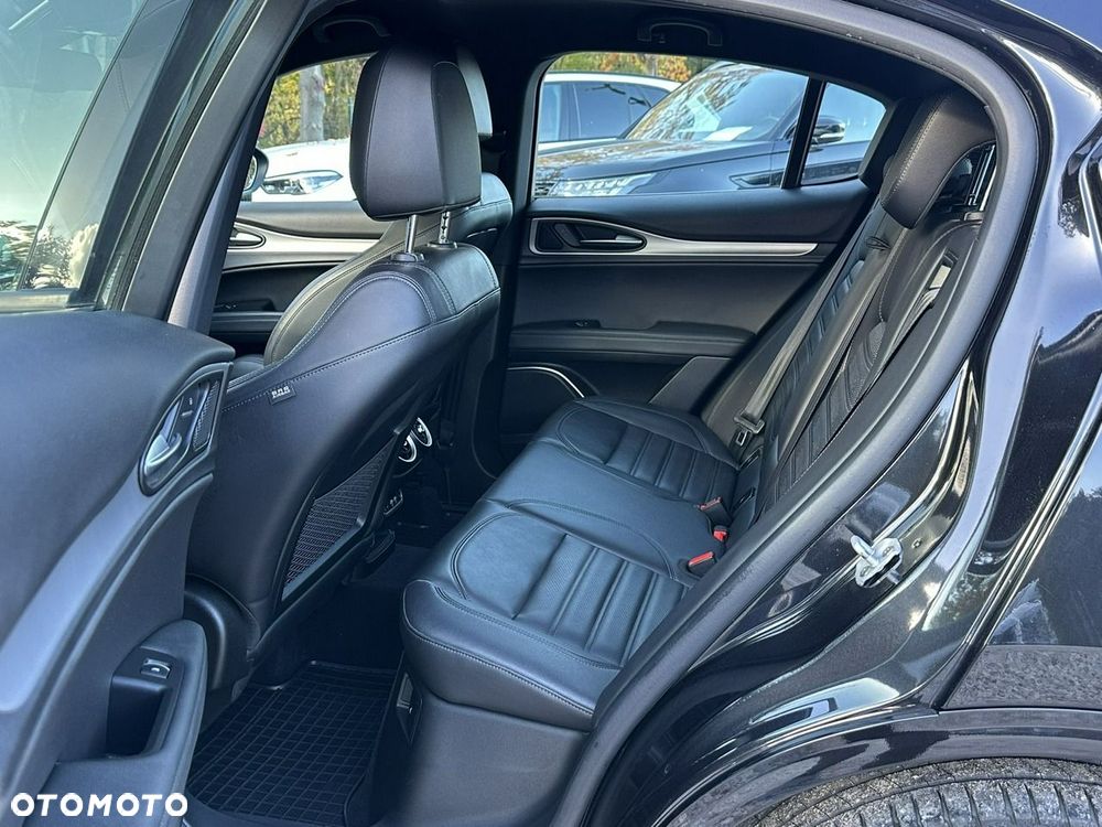 Alfa Romeo Stelvio 2.0 Turbo Veloce Q4 - 18