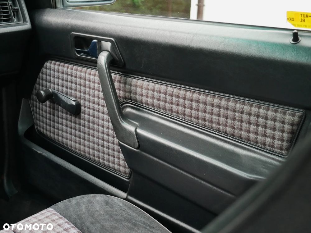 Mercedes-Benz W201 (190) - 40