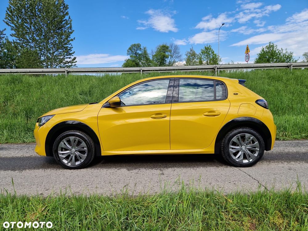 Peugeot 208 - 8