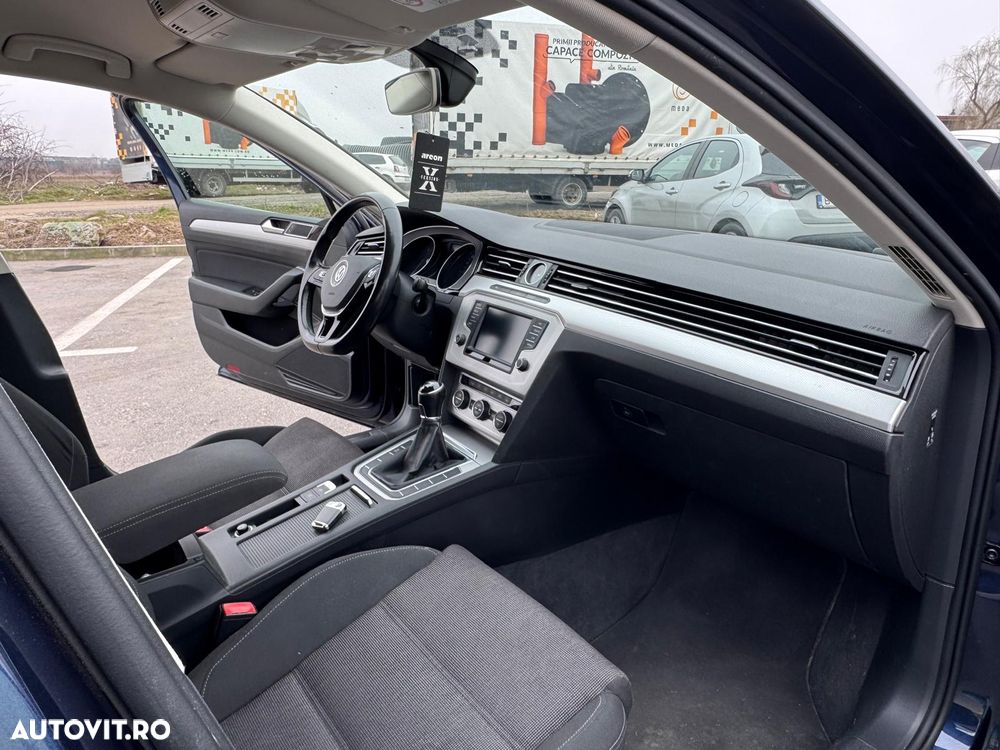 Volkswagen Passat 1.6 TDI Comfortline - 16