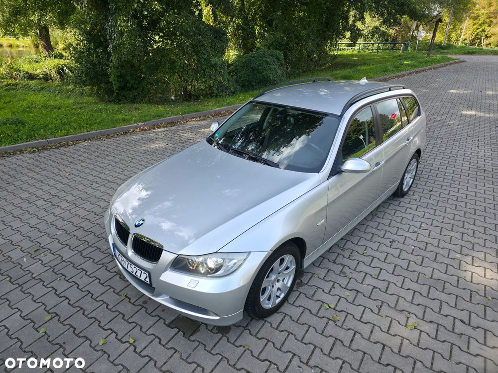 BMW Seria 3 318i Touring - 11