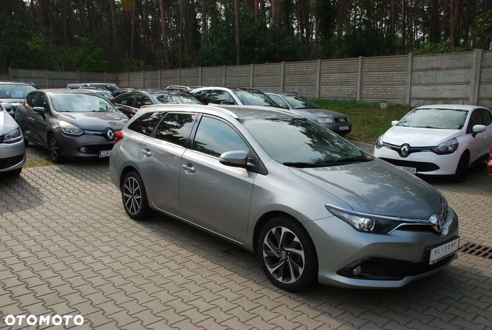 Toyota Auris 1.6 D-4D Touring Sports Edition S+ - 1