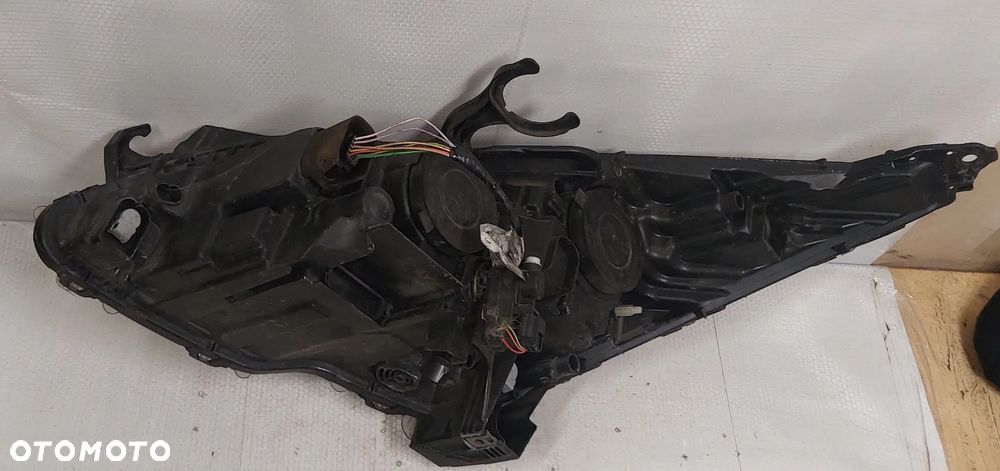 .  LAMPA PRZOD PRZEDNIA PRAWA PEUGEOT 3008/5008 - 6