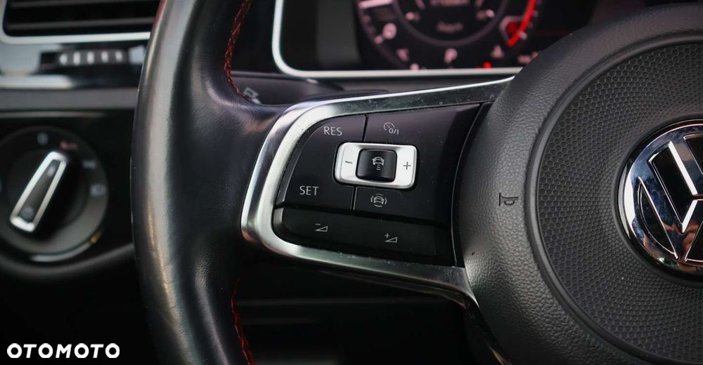 Volkswagen Golf - 26
