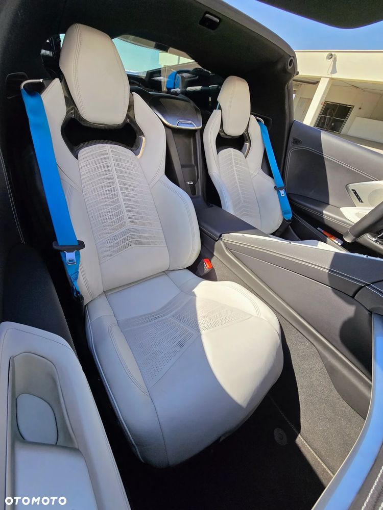 Chevrolet Corvette - 11