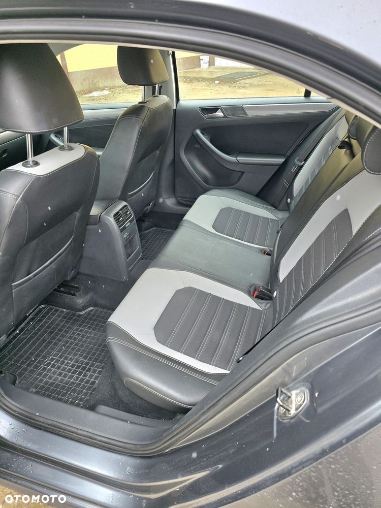 Volkswagen Jetta - 8