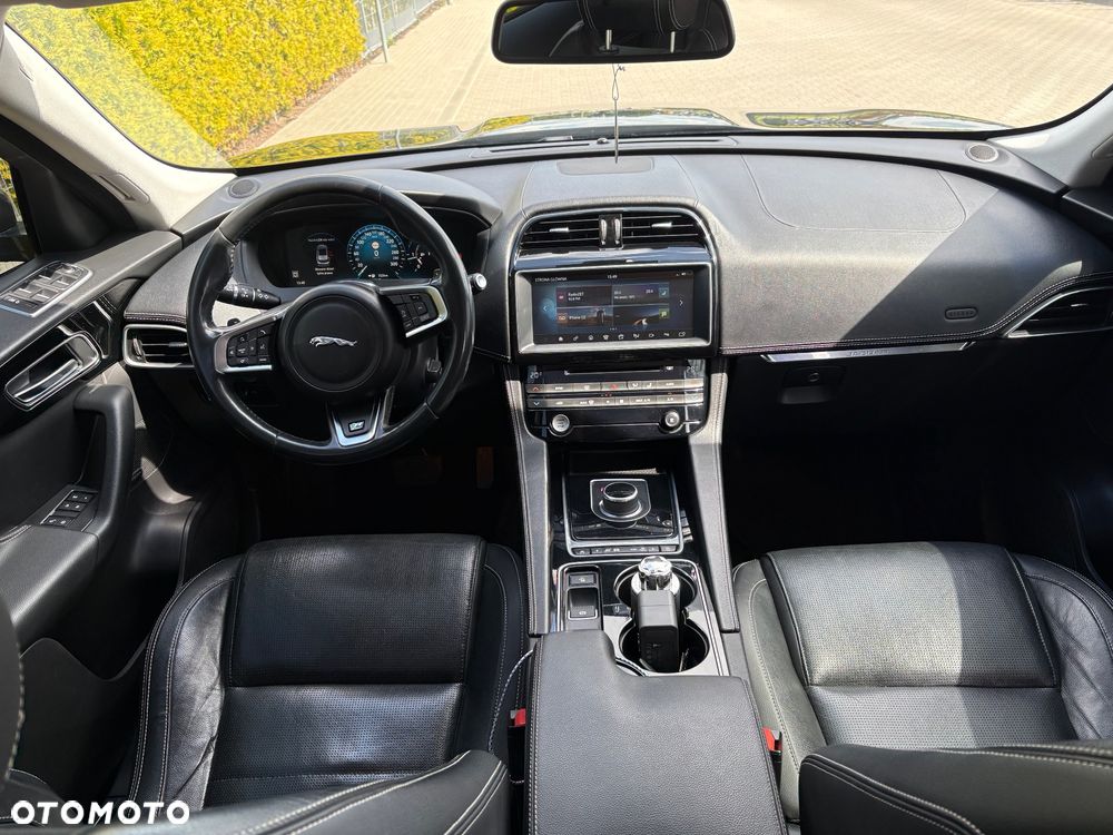 Jaguar F-Pace 2.0 i4D AWD R-Sport - 8