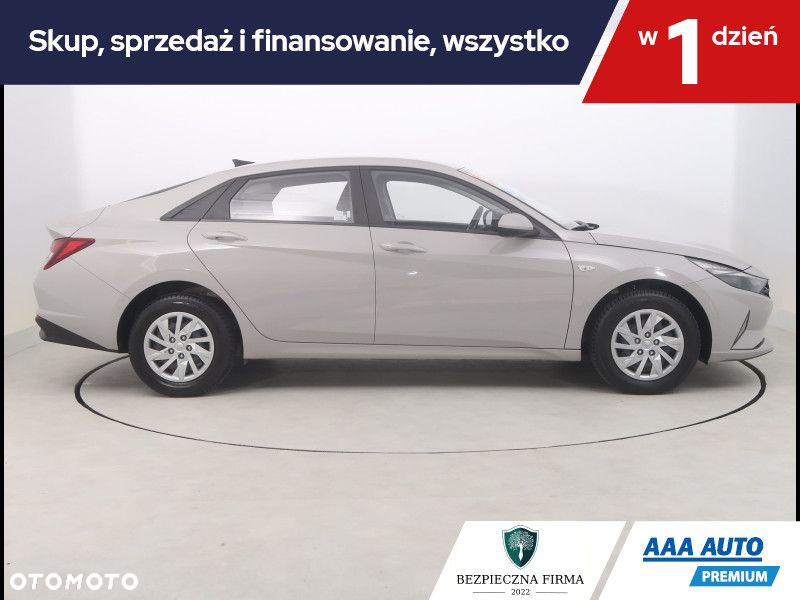 Hyundai Elantra - 7