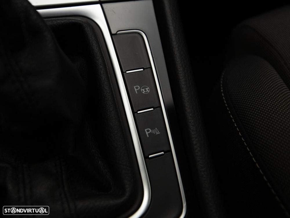 VW Golf 1.6 TDi Highline DSG - 19