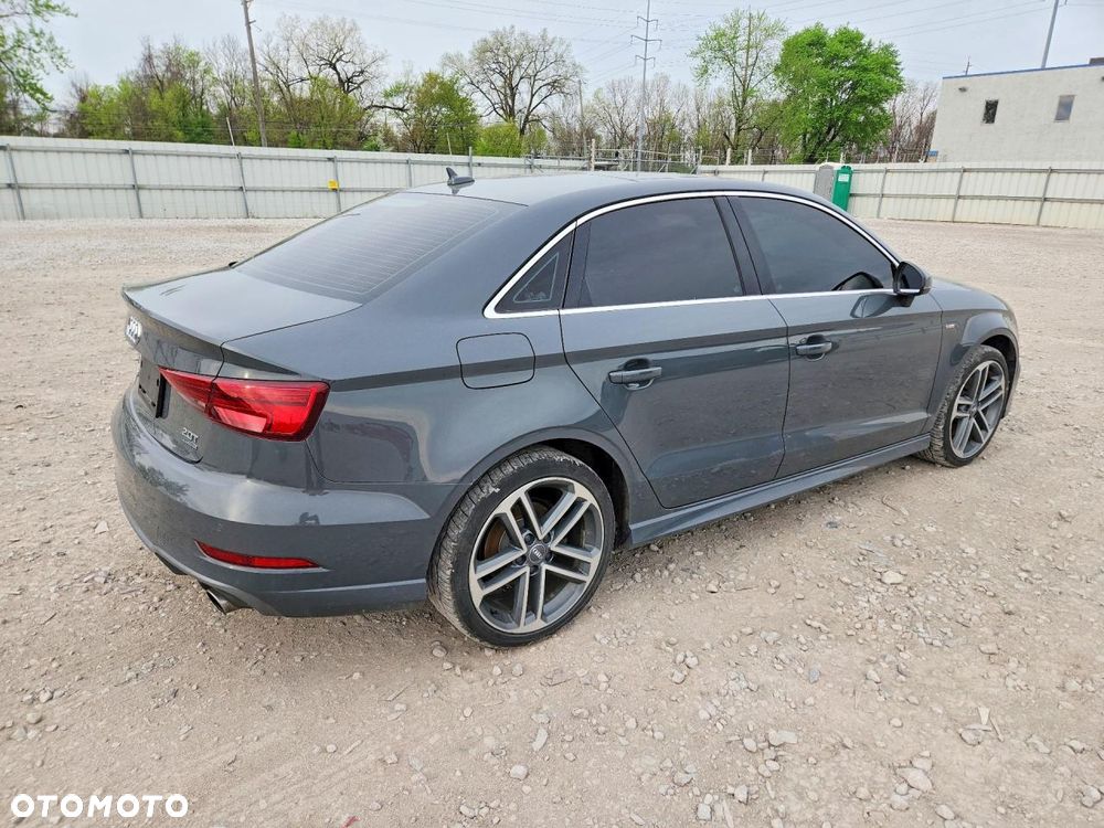 Audi A3 Limousine 40 TFSI Quattro S tronic - 4