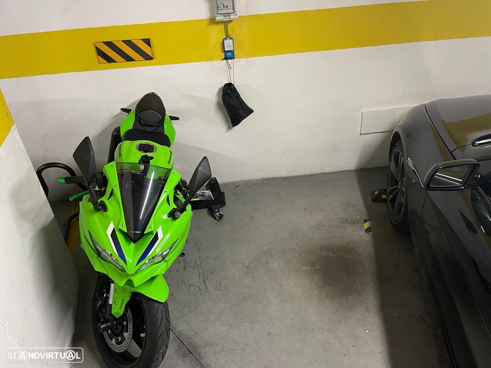 Kawasaki ZX 4RR - 11