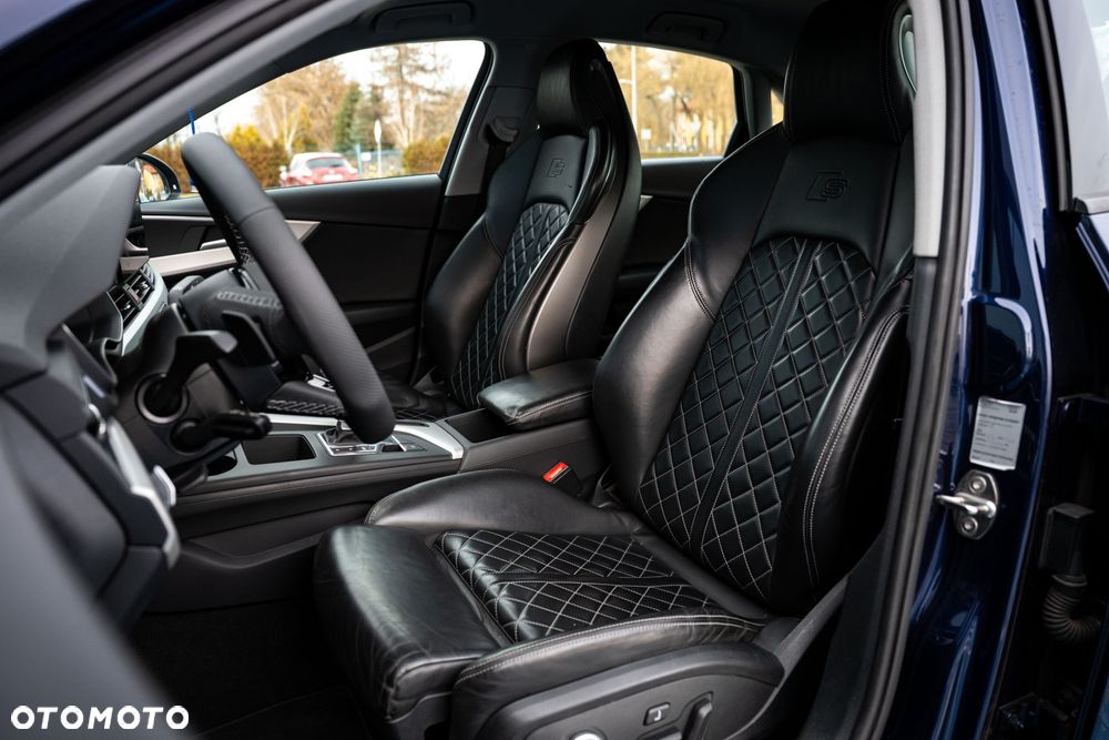 Audi A4 Limousine - 13