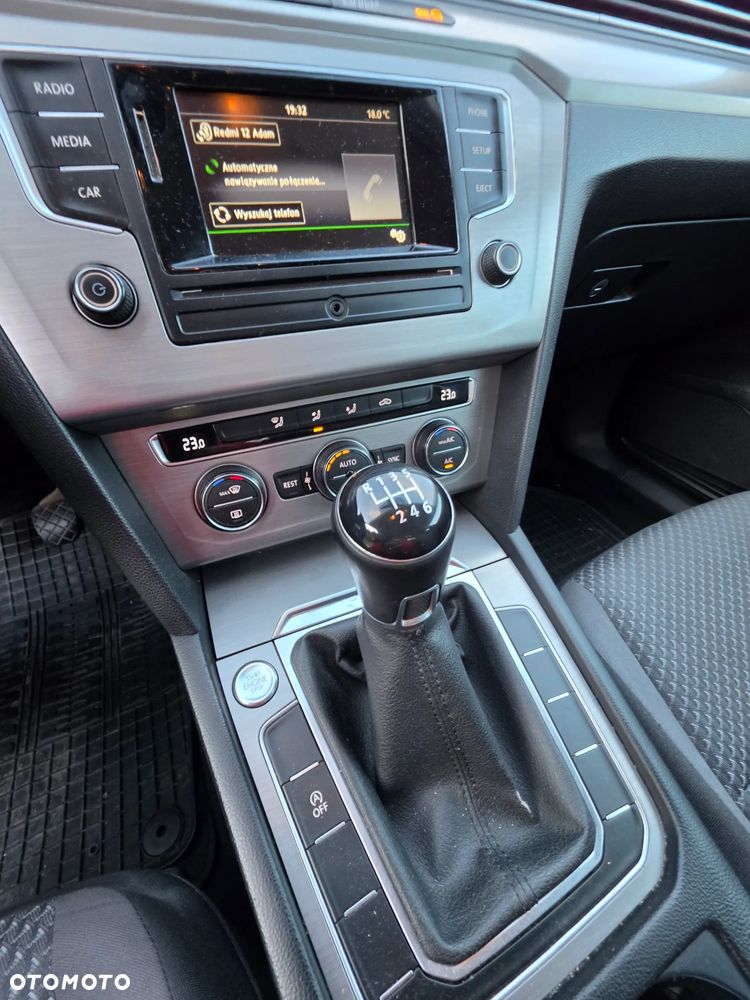 Volkswagen Passat 2.0 TDI BMT Trendline - 13