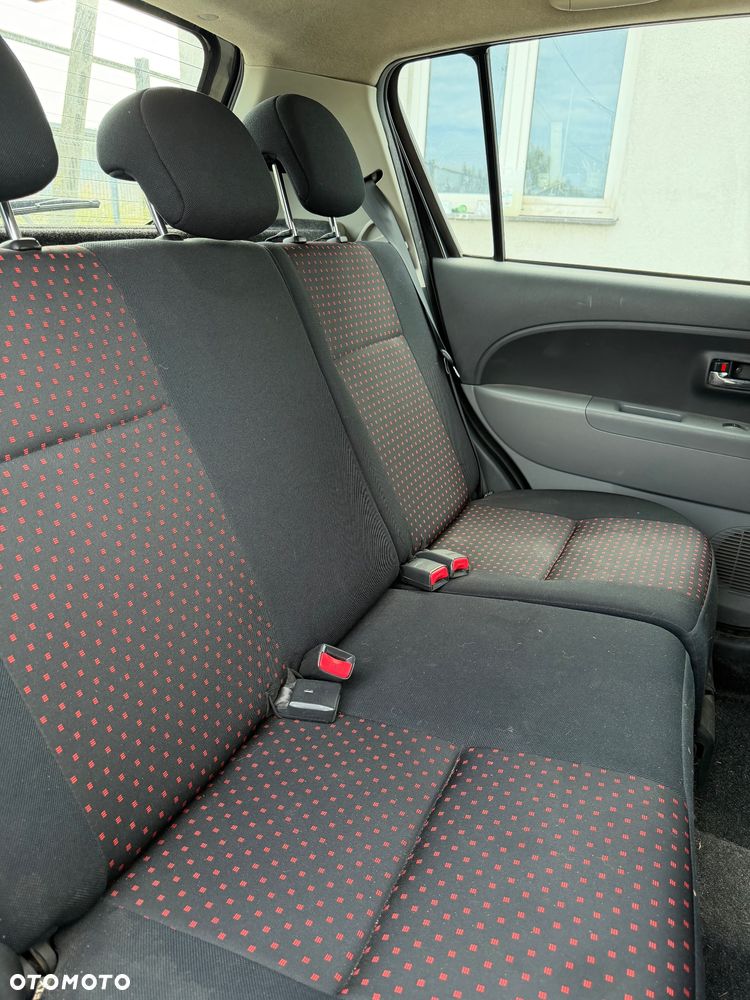 Daihatsu Sirion 1.5 - 9